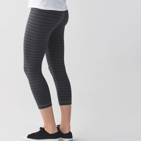 Lululemon Wunder Under Crop 21” - Picture 3 of 8